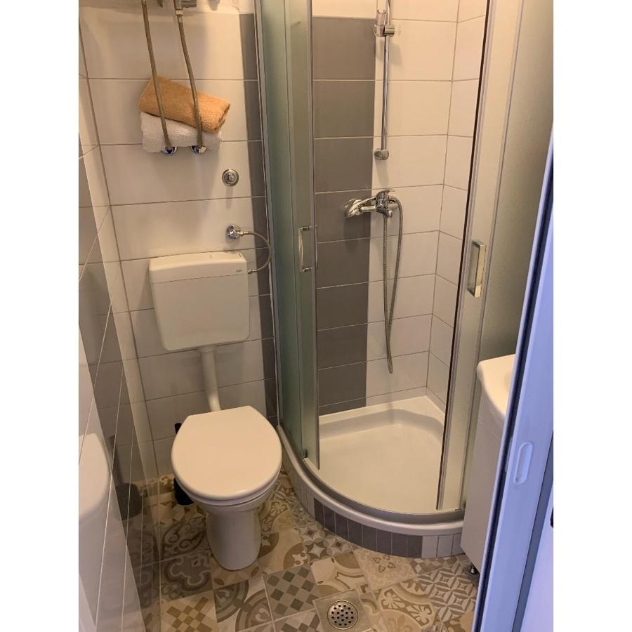 Studio Flat For 2 Appartamento Makarska Esterno foto